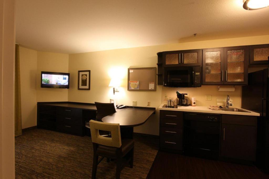 แคนเดิ้ลวูด สวีท เซนต์โจเซฟ Hotel ภายนอก รูปภาพ